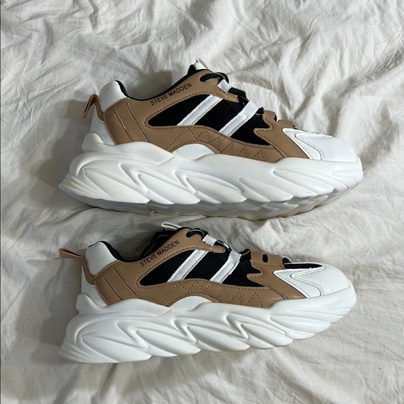 Steve Madden Other - Steve Madden Tan and White Chunky Sneakers